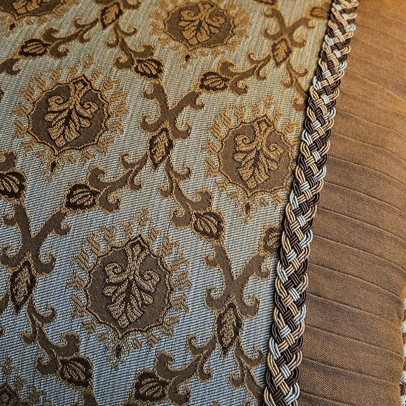 Elegant Gold and Brown Damask Bedding Set - Picture 5 of 11